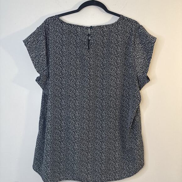 Chico’s Black and White Animal Print Short Cap Sleeve Shirt Size 3 or XLarge - Picture 2 of 10